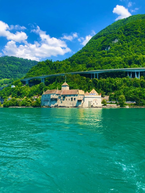 luxury boat rental Montreux